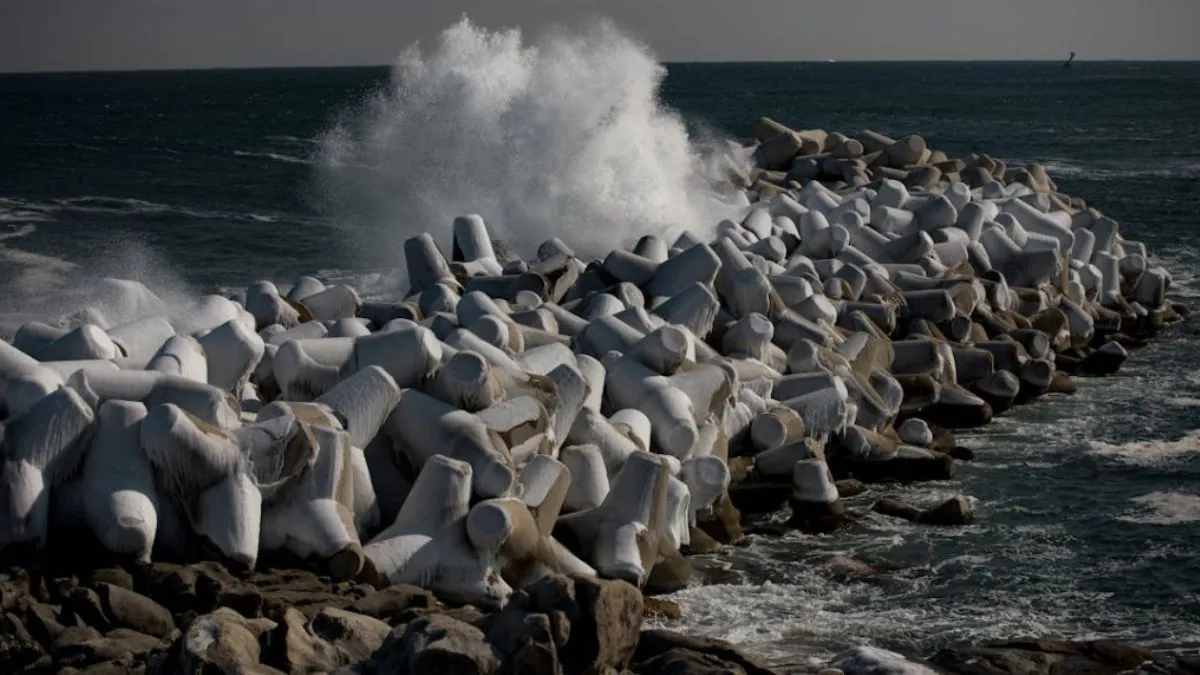 What Are Tetrapods, Star-Like Structures Mumbai Marine Drive, Marine Drive Mumbai Tetrapods, How Do - India TV Hindi