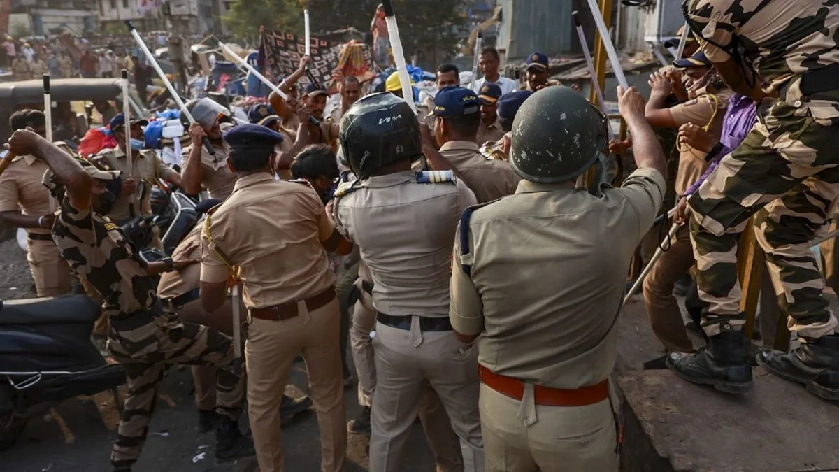 Mumbai Bandra Violence- India TV Hindi