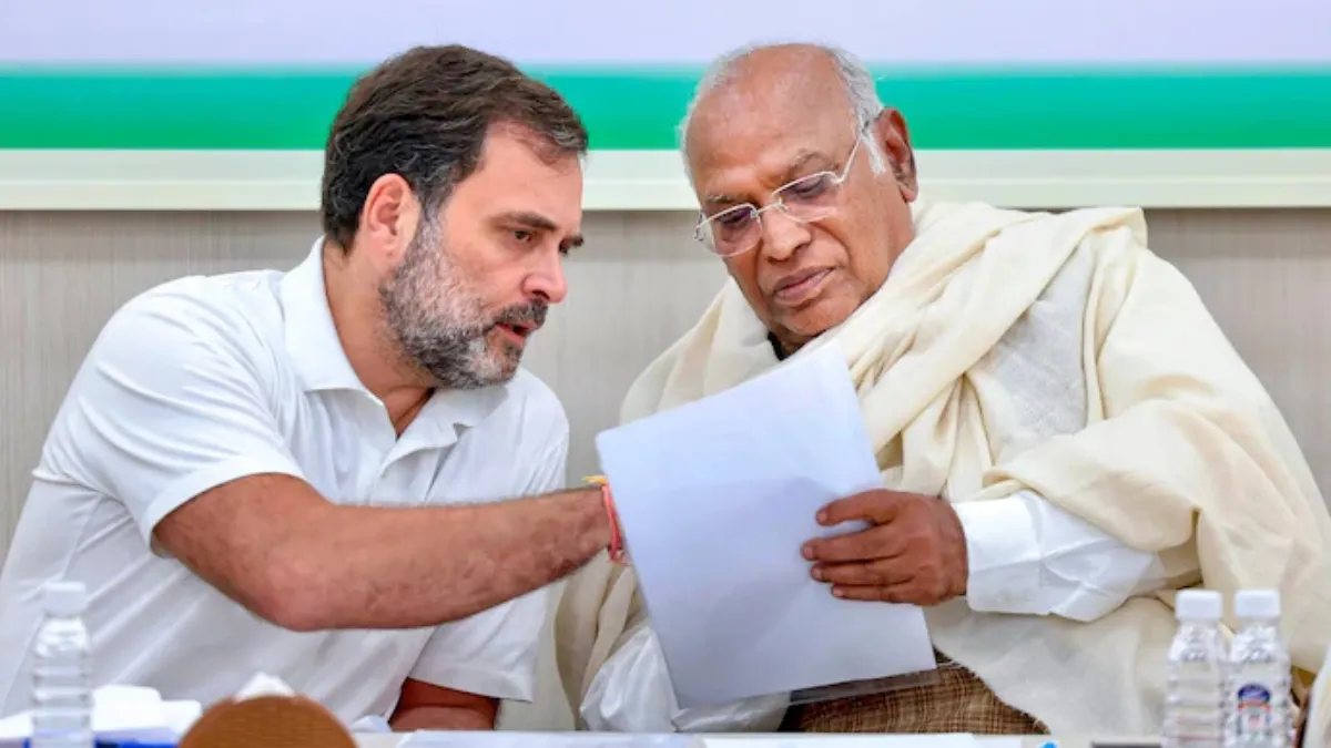कांग्रेस सांसद राहुल गांधी और कांग्रेस अध्यक्ष मल्लिकार्जुन खरगे- India TV Hindi