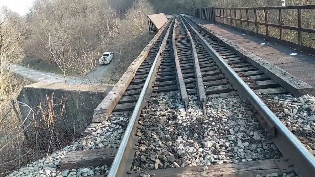 why guard rail installed on railway track, railway track facts, facts about railway track, railway t- India TV Hindi