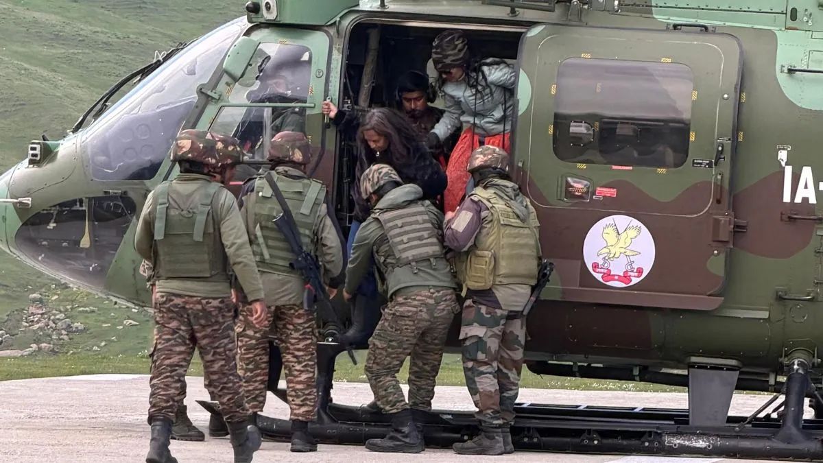 Indian Army rescue operation, Gulmarg tourists rescue, Sunshine Peak rescue- India TV Hindi