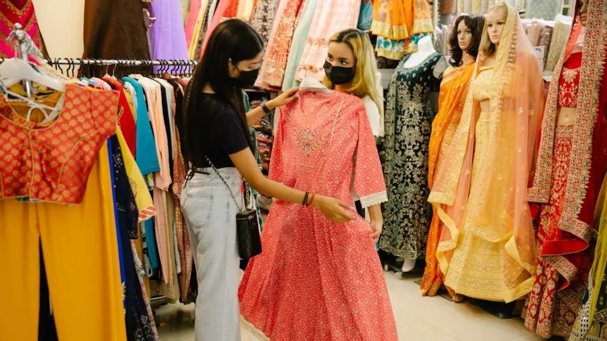 Best Day To Buy Clothes- India TV Hindi