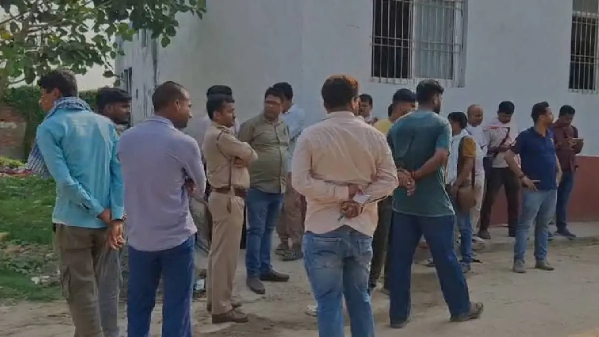 जांच करती पुलिस- India TV Hindi