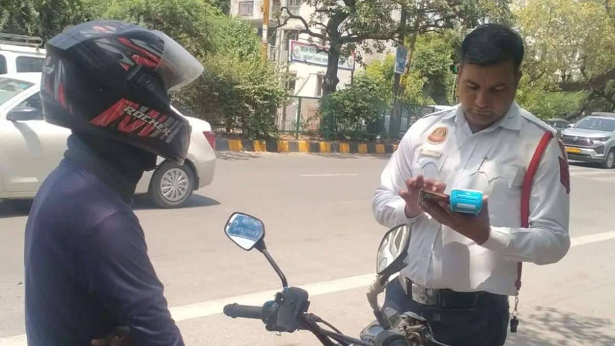 delhi, delhi traffic, delhi traffic police, delhi tarffic rules, delhi traffic police, traffic polic- India TV Hindi