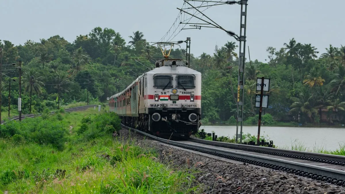 indian railways, bullet train, delhi-varanasi bullet train, delhi-lucknow bullet train, flight servi- India TV Hindi