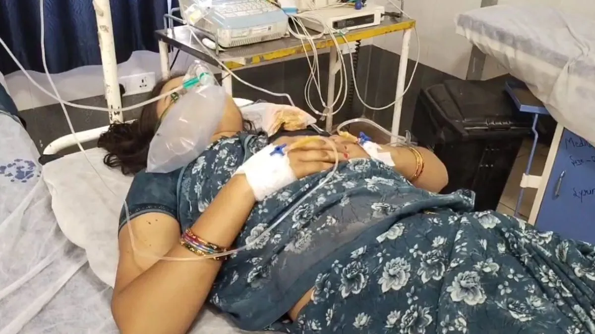 पत्नी का अस्पताल में इलाज जारी। - India TV Hindi