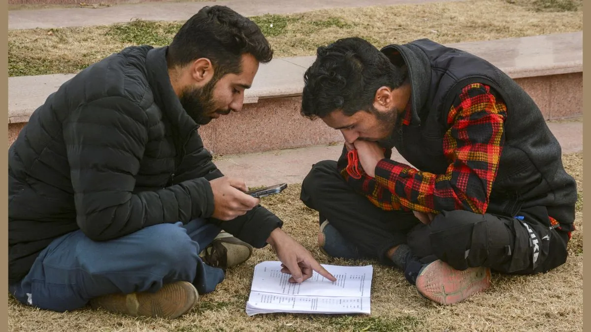अपने सहायक के साथ परीक्षा दे सकेंगे दिव्यांग अभ्यर्थी।- India TV Hindi