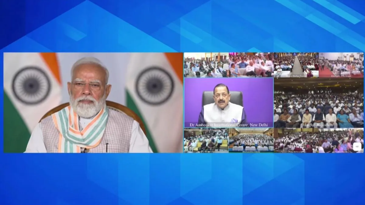 वीडियो कॉन्फ्रेंसिंग के जरिए कार्यक्रम में शामिल हुए पीएम मोदी।- India TV Hindi