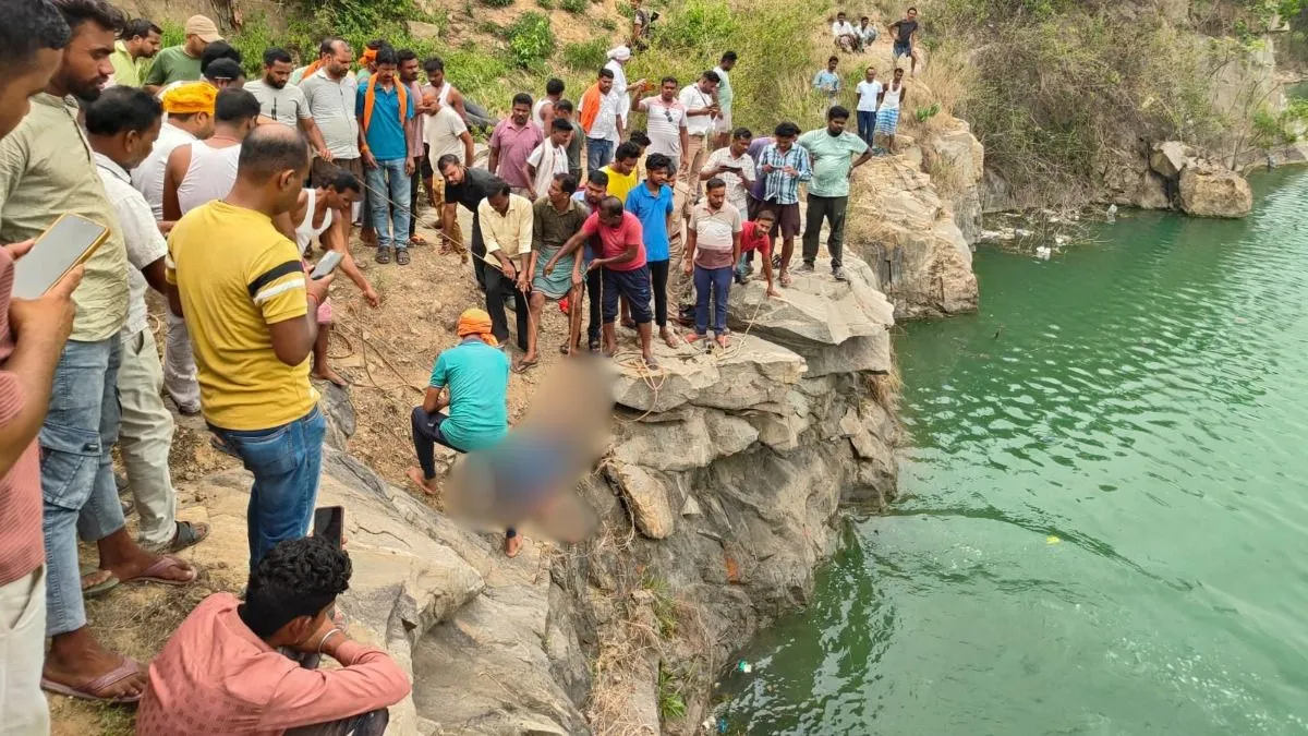 Bokaro man jumps in mine dead- India TV Hindi