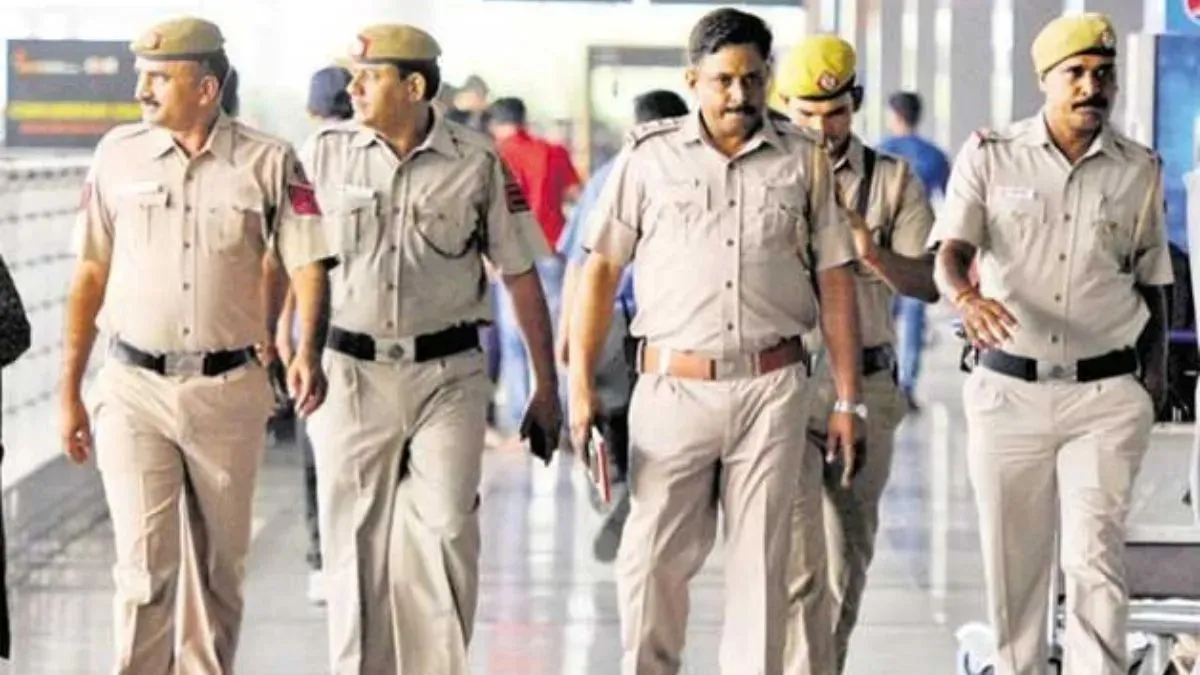 पुलिस ने 9 आरोपियों को किया गिरफ्तार।- India TV Hindi