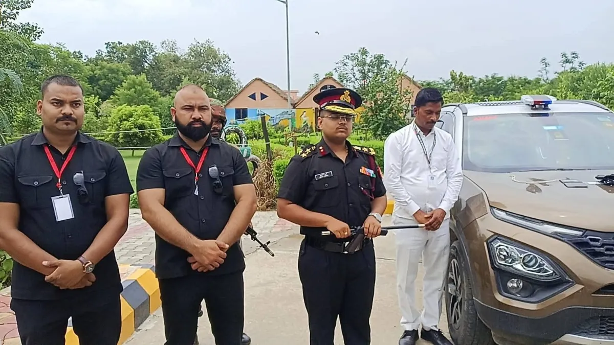 A Man Arrested by Who posed as brigadier- India TV Hindi