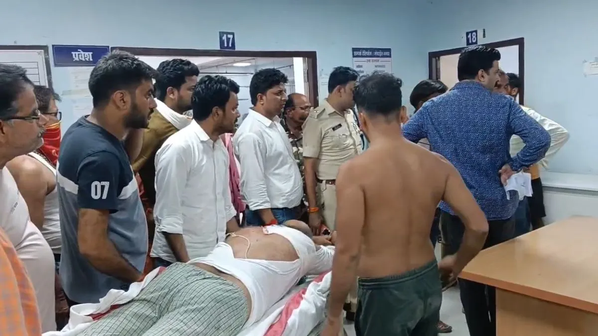 पंकज त्रिपाठी के भाई पर कुल्हाड़ी से जानलेवा हमला- India TV Hindi