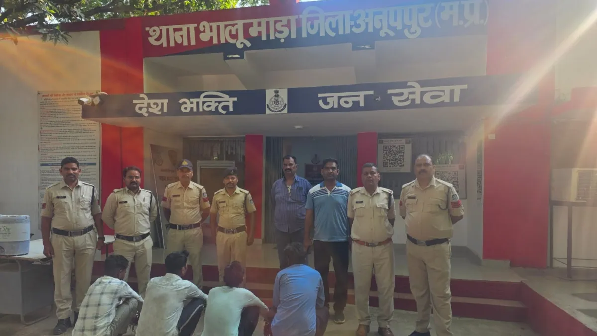 हत्या मामले में पुलिस ने चार आरोपियों को किया गिरफ्तार।- India TV Hindi