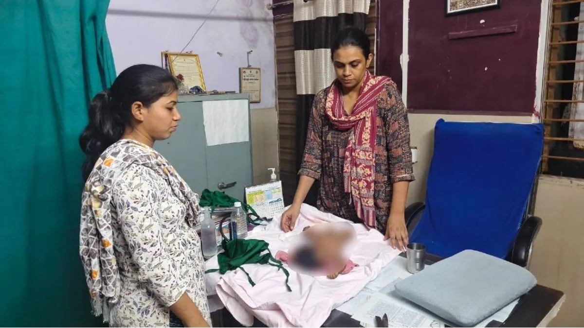 अस्पताल में भर्ती मासूम बच्चा- India TV Hindi
