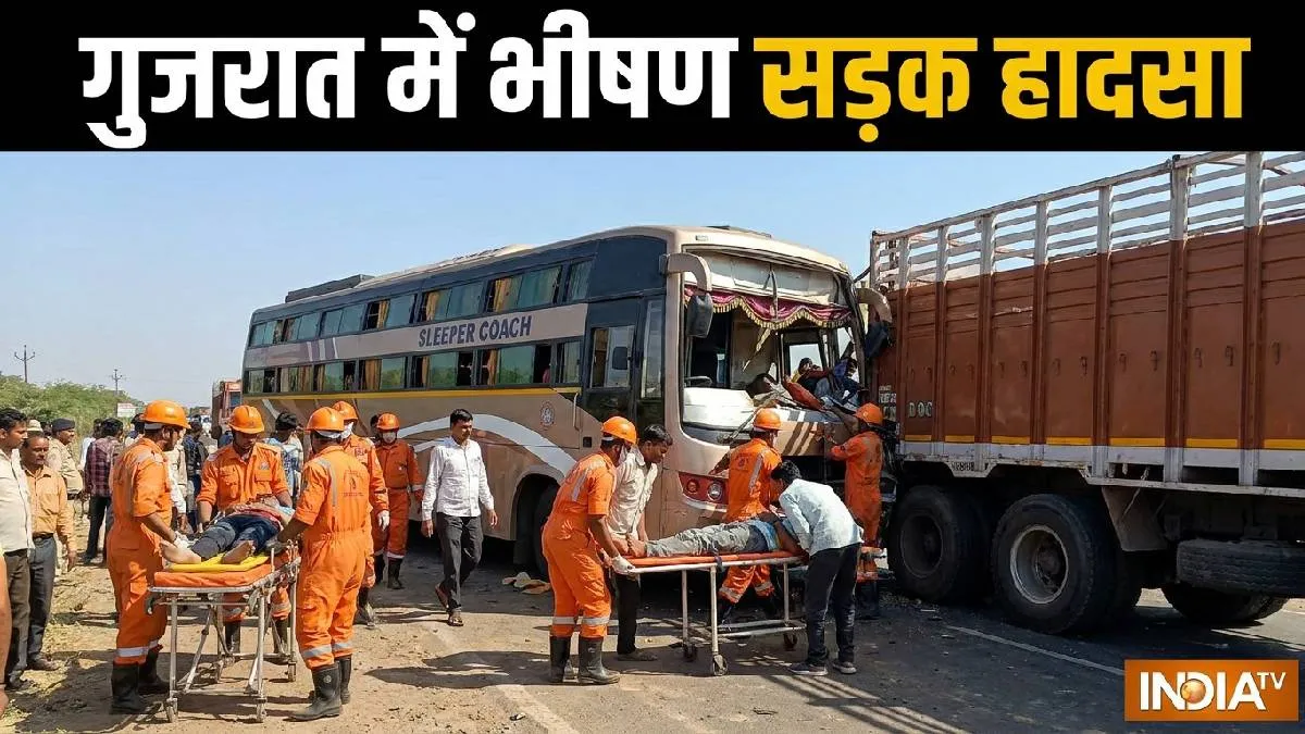 ट्रक और बस के बीच टक्कर- India TV Hindi