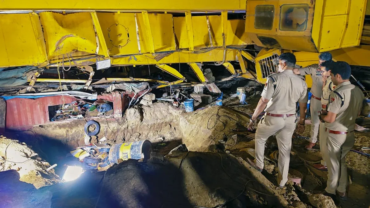 jewar expressway flyover collapsed- India TV Hindi