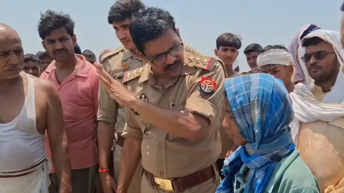 After the incident in Mau, the police reached the spot and inquired- India TV Hindi