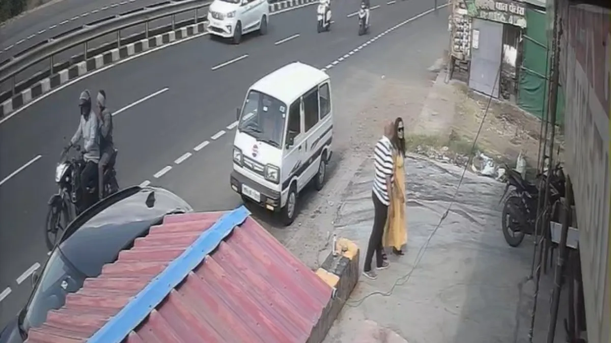 Nagpur 5 lakh rupee stolen from car - India TV Hindi