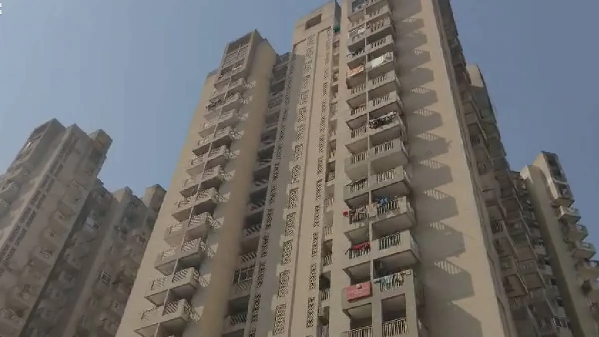 इसी बिल्डिंग में रहता था युवक- India TV Hindi
