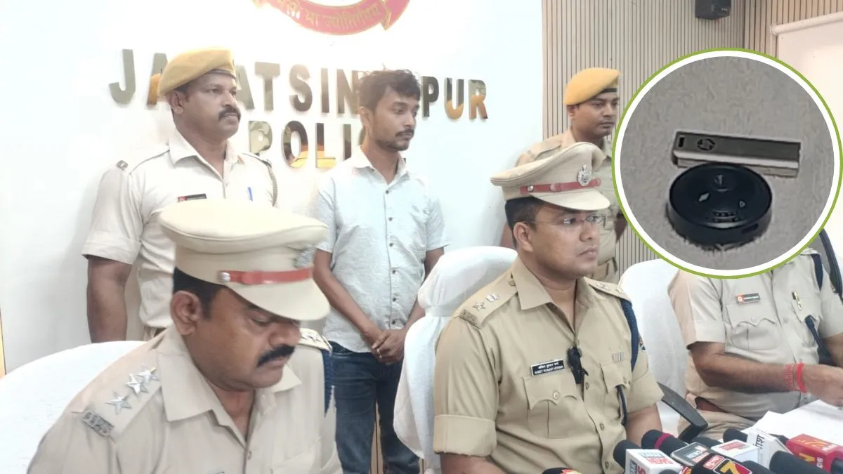 गिरफ्तार हुआ जूनियर क्लर्क- India TV Hindi