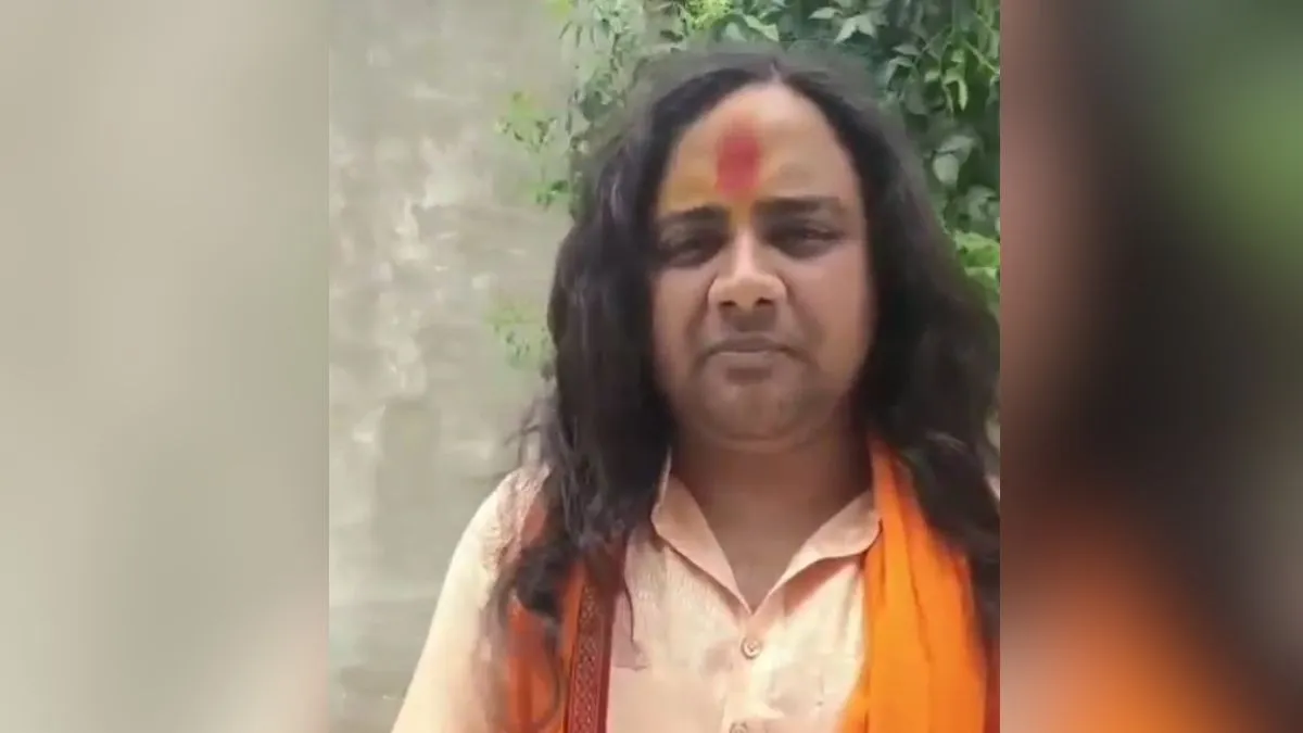 कथावाचक पवन देव महाराज- India TV Hindi