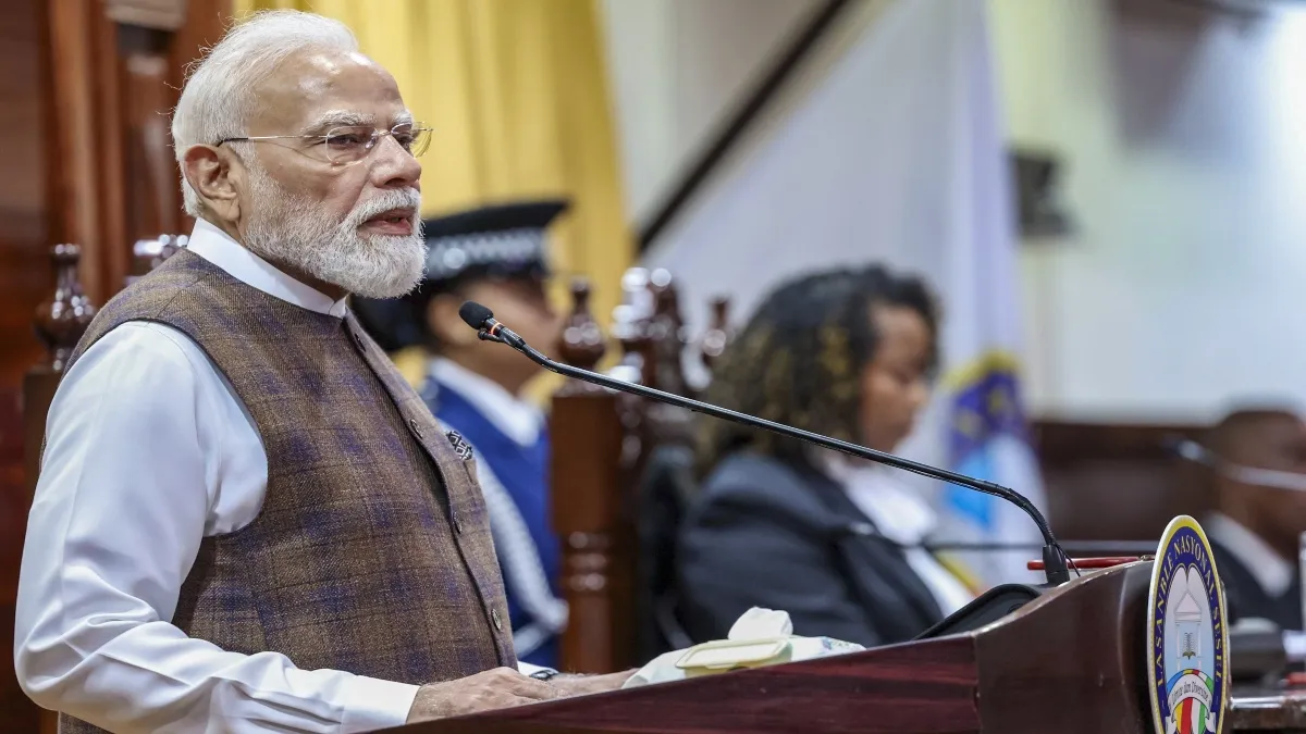 सेशेल्स की संसद में बोलते हुए पीएम मोदी- India TV Hindi