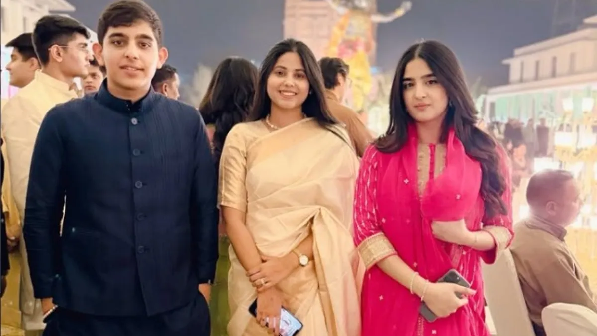 अखिलेश यादव के जुड़वां बच्चों के साथ प्रिया सरोज- India TV Hindi
