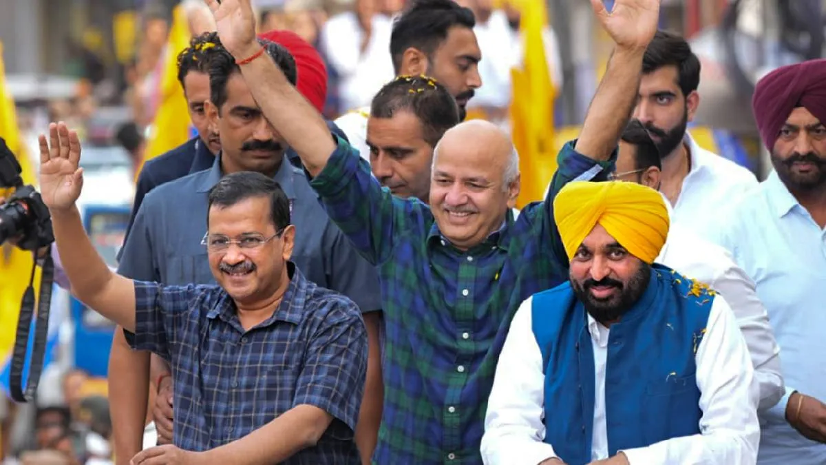 बठिंडा में रोड शो करते केजरीवाल- India TV Hindi
