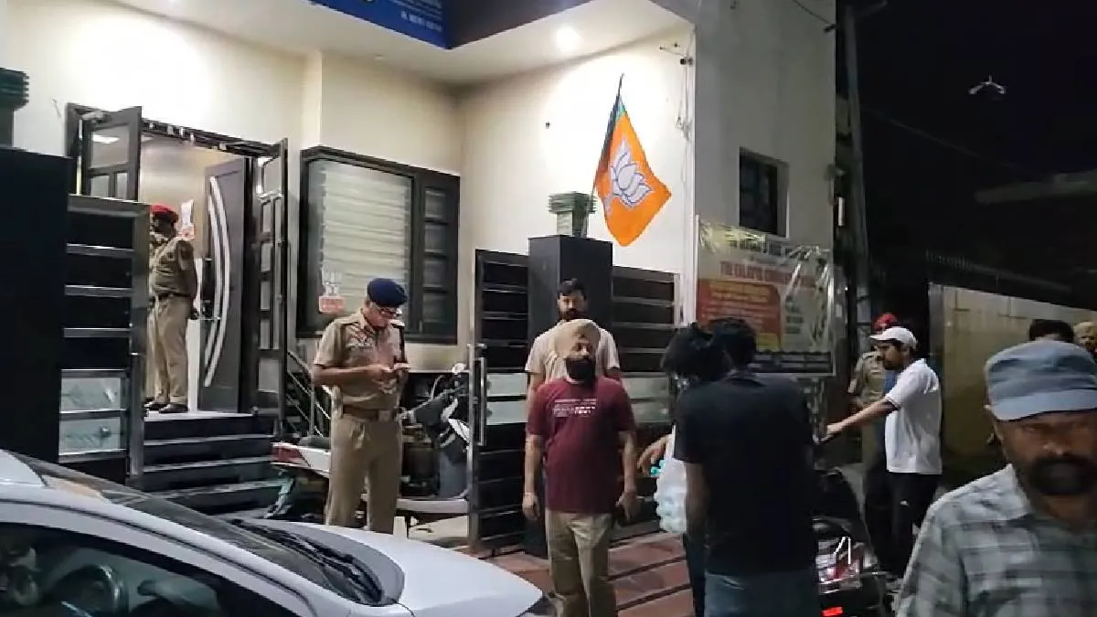 मामले की जांच करती पुलिस- India TV Hindi