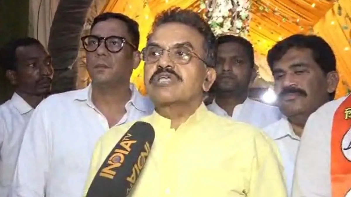 Sanjay Nirupam claim on UBT MLAs- India TV Hindi