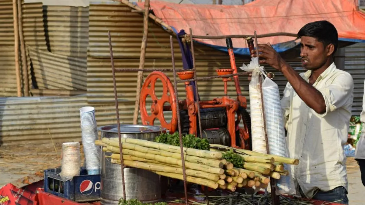 Sugarcane juice vendor cart viral, Sugarcane juice price chart viral, Sugarcane juice - India TV Hindi