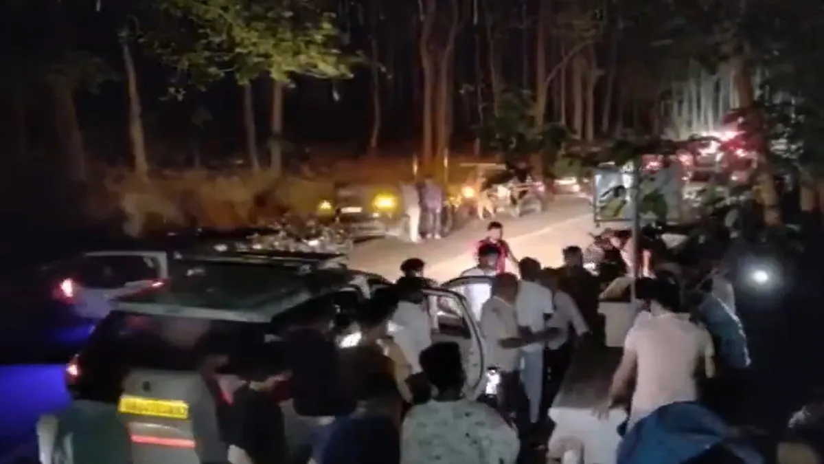नैनीताल में यात्रियों...- India TV Hindi