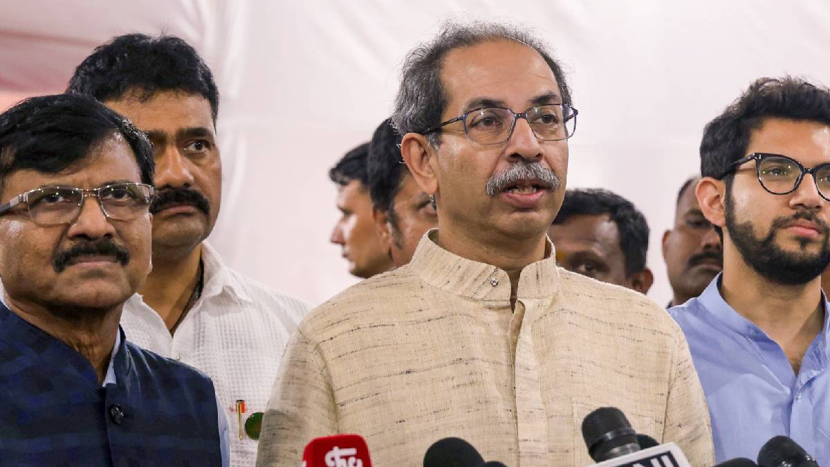 Maharashtra Shiv Sena UBT Crisis LIVE Update: '15-15 करोड़ में हुई दलबदल की डील'? संजय राउत का दावा