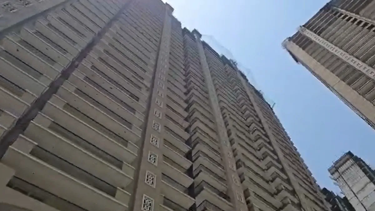 Tragic accident at a housing society- India TV Hindi