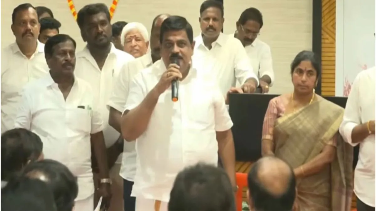 AIADMK के 300 नेता TVK में शामिल। - India TV Hindi