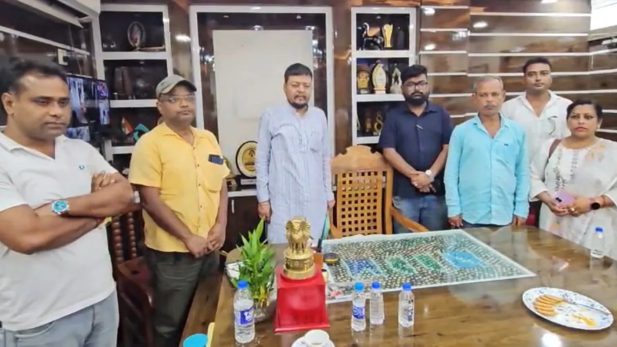 21 पार्षदों ने दिया इस्तीफा।- India TV Hindi