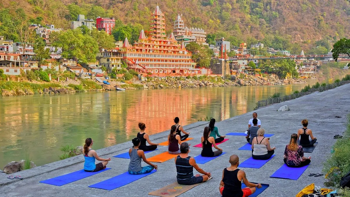 Yoga Day 2026, international yoga day, yoga teacher, yoga teacher income, yoga income- India TV Hindi
