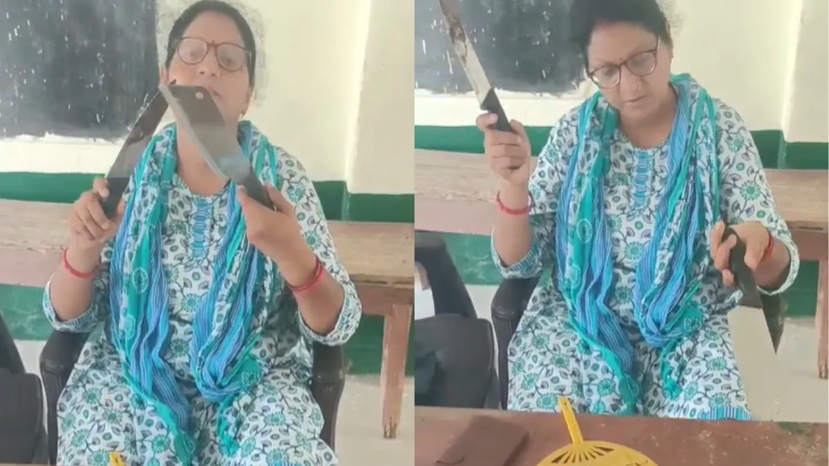 Female teacher with a knife and a chopper- India TV Hindi
