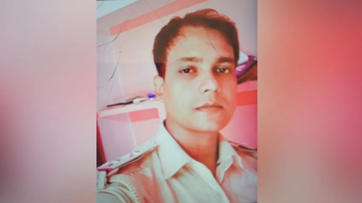 फेसबुक से हुआ प्यार, दरोगा ने मंदिर में रचाई शादी, बनाया शारीरिक संबंध, अब साथ रहने से किया इनकार- India TV Hindi