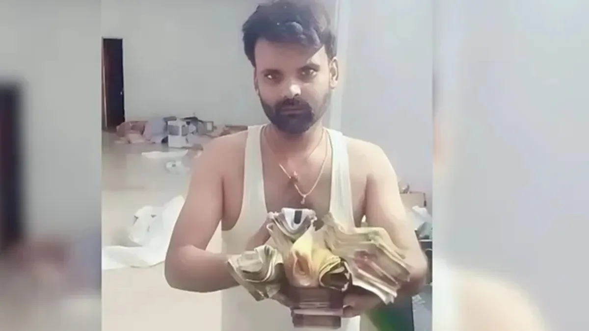 अविनाश के भाई की नोटों...- India TV Hindi
