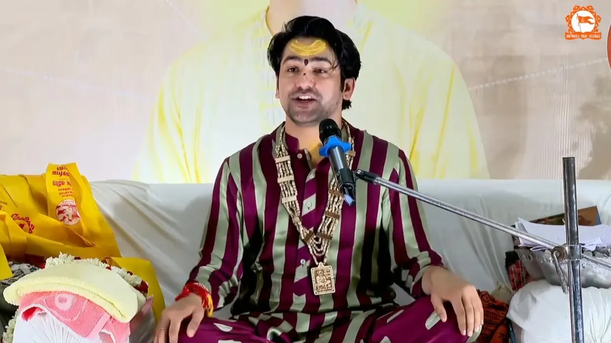 बागेश्वर धाम के पीठाधीश्वर धीरेंद्र कृष्ण शास्त्री - India TV Hindi