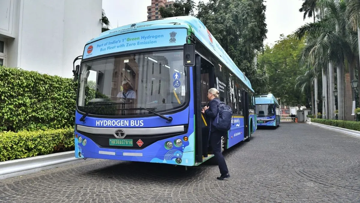 delhi, hydrogen bus, delhi waste, delhi transport corporation, nitin gadkari- India TV Hindi