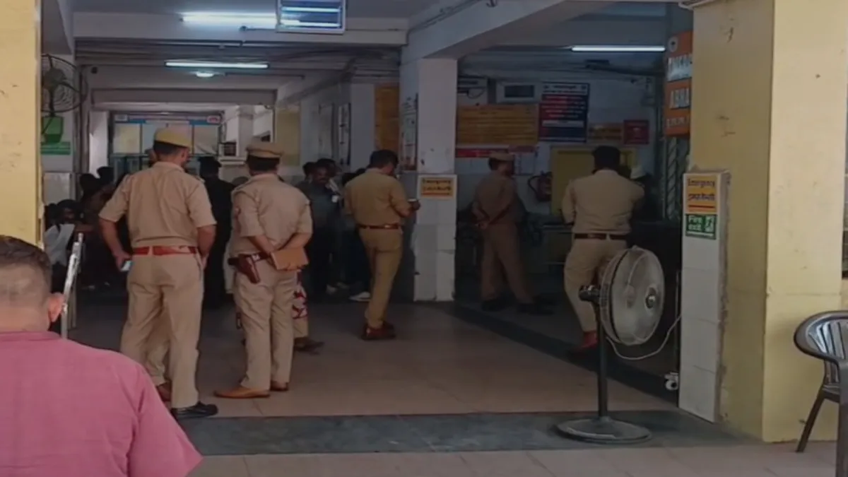 युवक ने खुद को लगाई आग- India TV Hindi