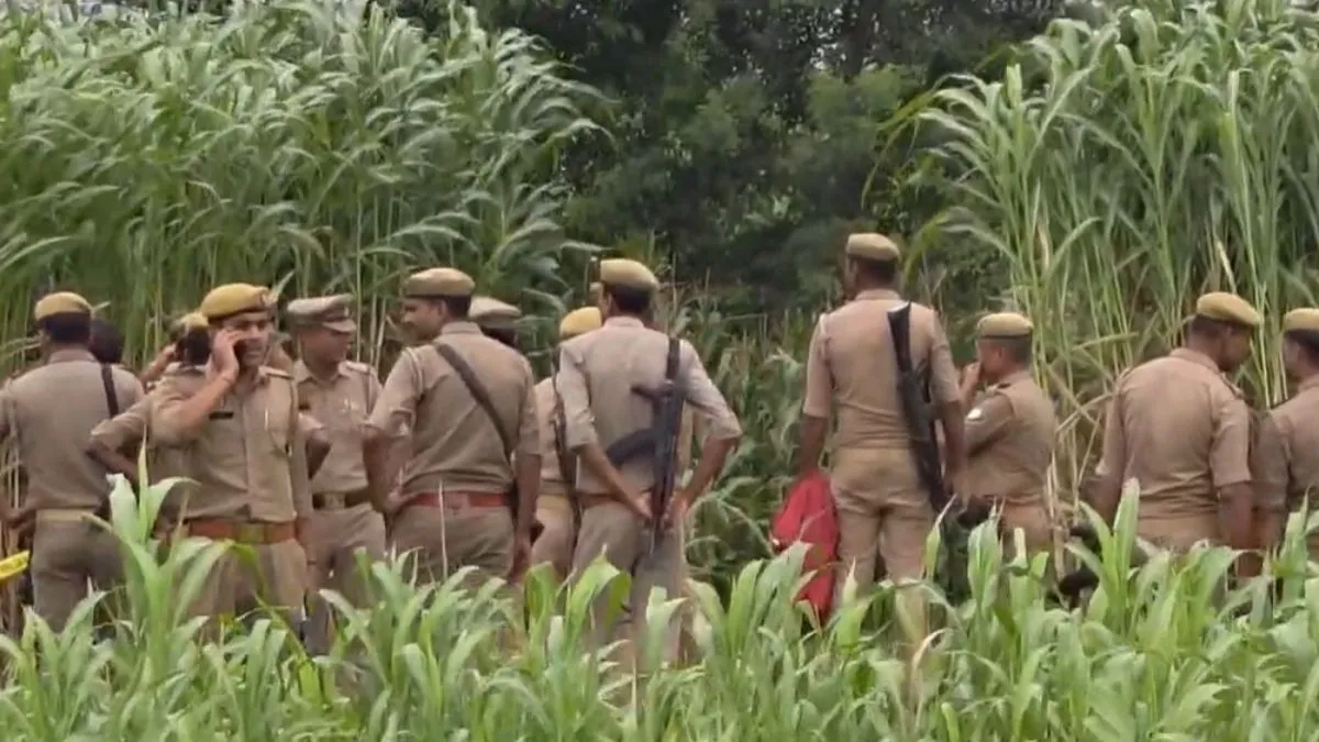 उत्तर प्रदेश में एक और एनकाउंटर, पुलिस के साथ जबरदस्त मुठभेड़ में 2 बदमाश ढेर, 2 पुलिसकर्मी भी घायल