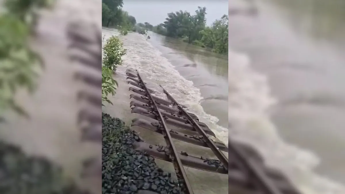 navsari railway track- India TV Hindi