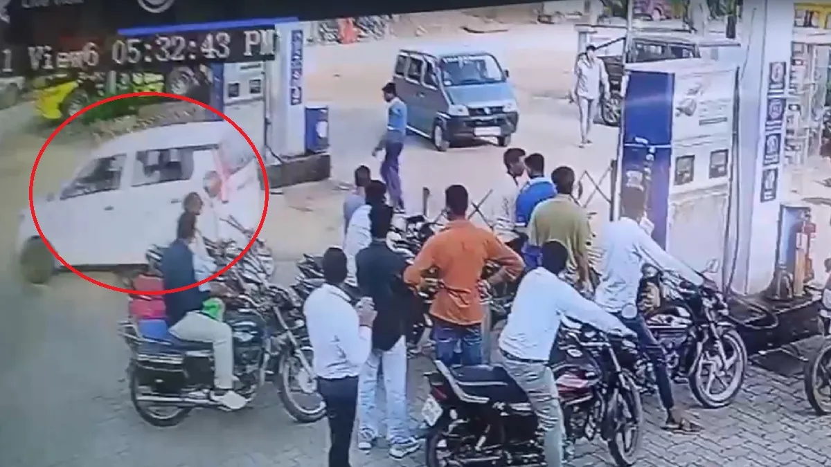 वाहन लेकर फरार हुए आरोपी- India TV Hindi