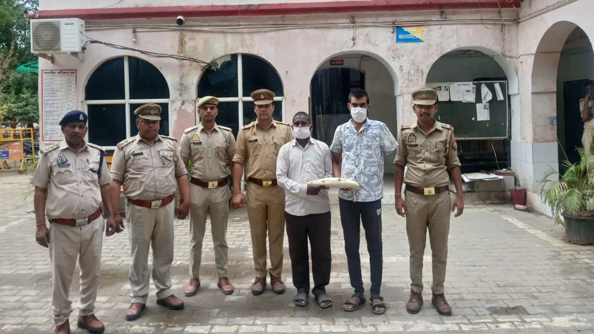 Police and Forest Department Arrested 2- India TV Hindi
