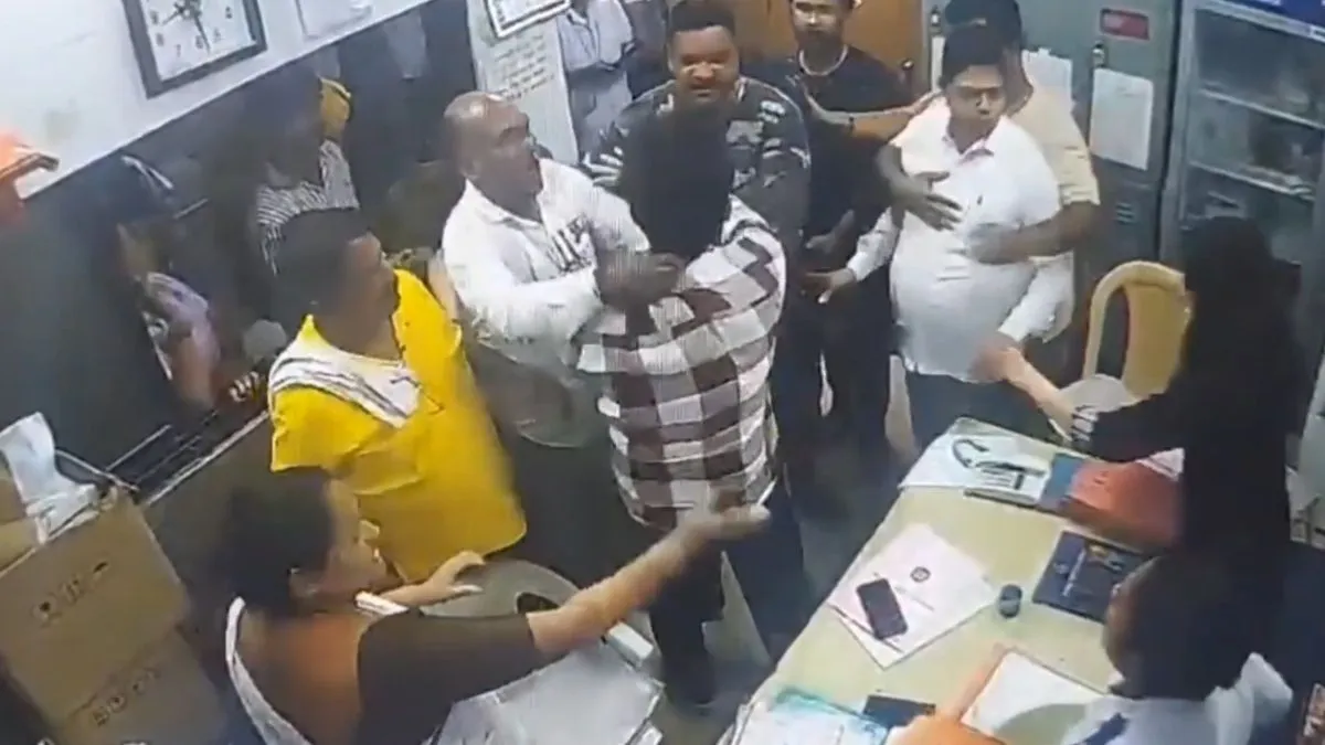 Ramesh Mhatre, Maharashtra hospital assault, Shiv Sena councillor- India TV Hindi