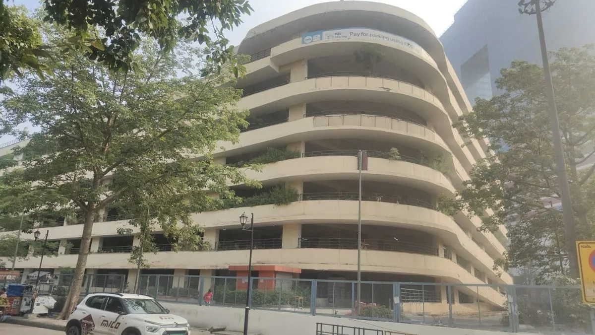 Noida Sector 18 - India TV Hindi