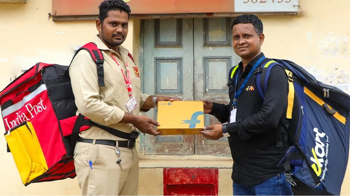 india post, flipkart, e-commerce, flipkart delivery, postmen- India TV Hindi